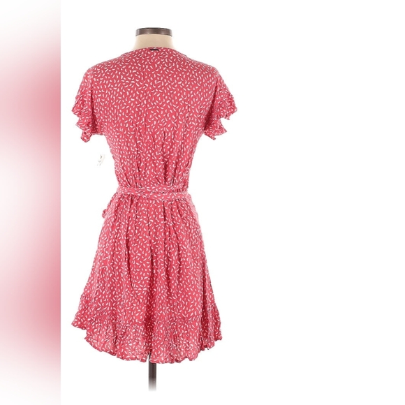 Billabong pink wrap dress (size M). - Picture 2 of 4
